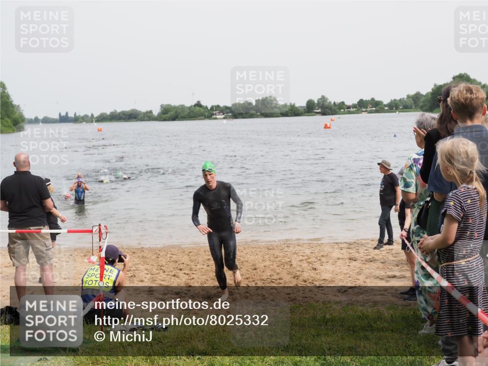 21.06.2025 - 27. Vierlanden-Triathlon MichiJ http://msf.ph/oto/8025332 15.06.2026 10:56:32 Schwimmen 685, 764, 771 meine-sportfotos.de