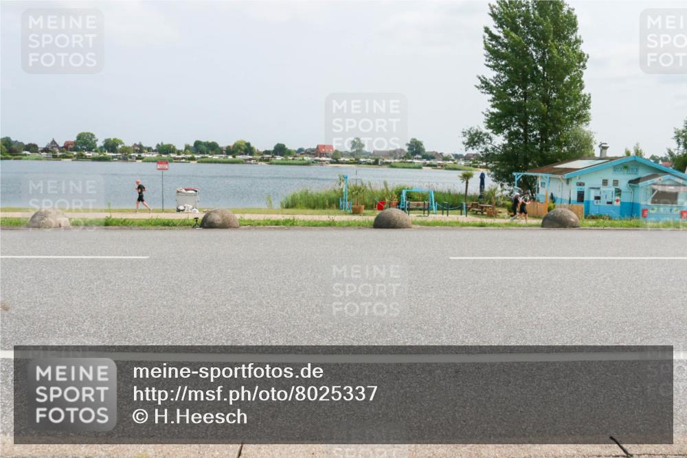 21.06.2025 - 27. Vierlanden-Triathlon H.Heesch http://msf.ph/oto/8025337 15.06.2025 12:06:44 Radfahren 713 meine-sportfotos.de
