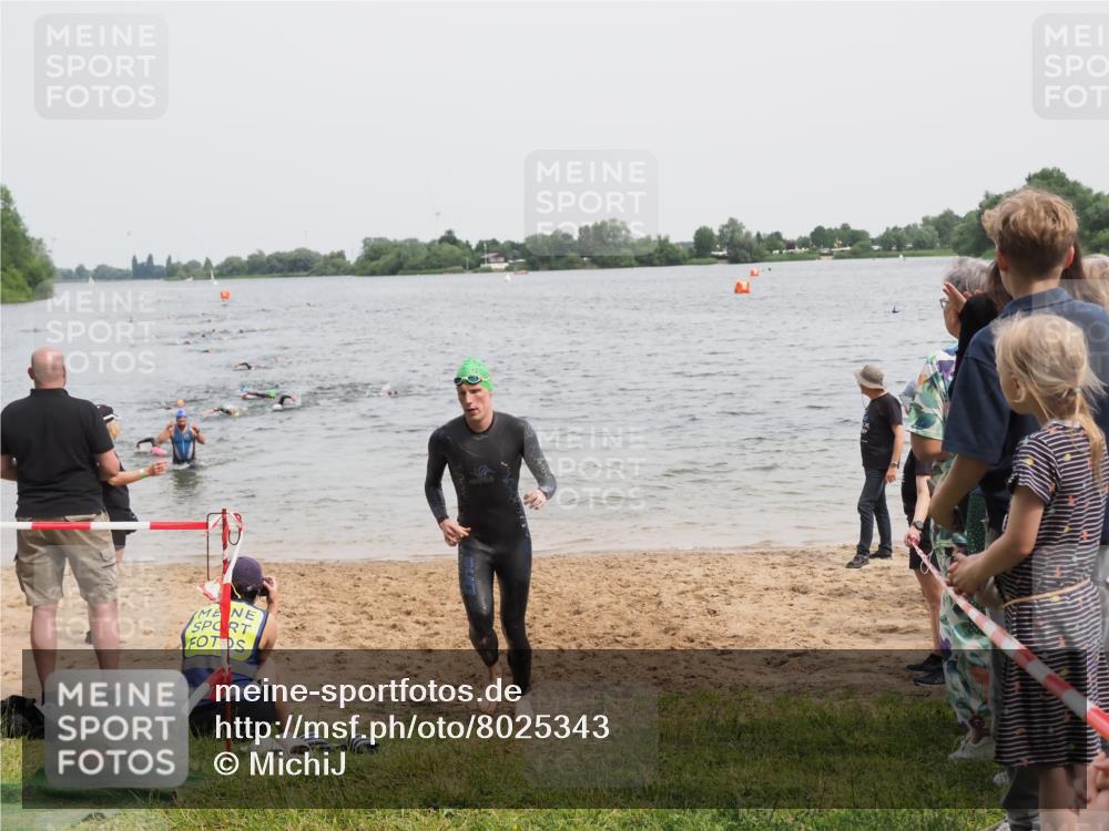 21.06.2025 - 27. Vierlanden-Triathlon MichiJ http://msf.ph/oto/8025343 15.06.2026 10:56:32 Schwimmen 685, 764, 771 meine-sportfotos.de