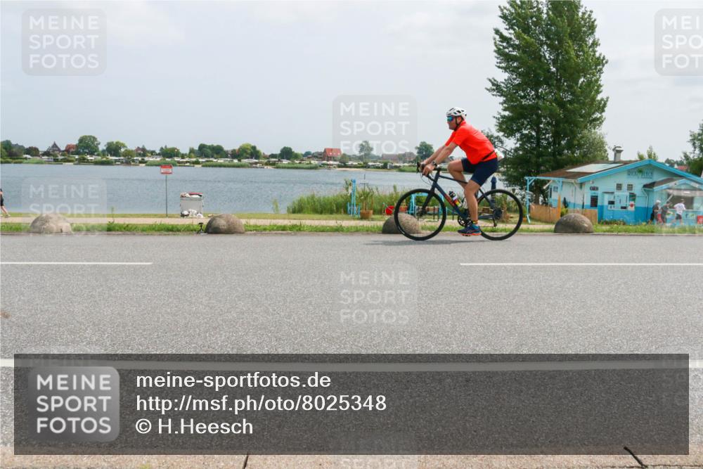 21.06.2025 - 27. Vierlanden-Triathlon H.Heesch http://msf.ph/oto/8025348 15.06.2025 12:06:46 Radfahren 713, 852 meine-sportfotos.de