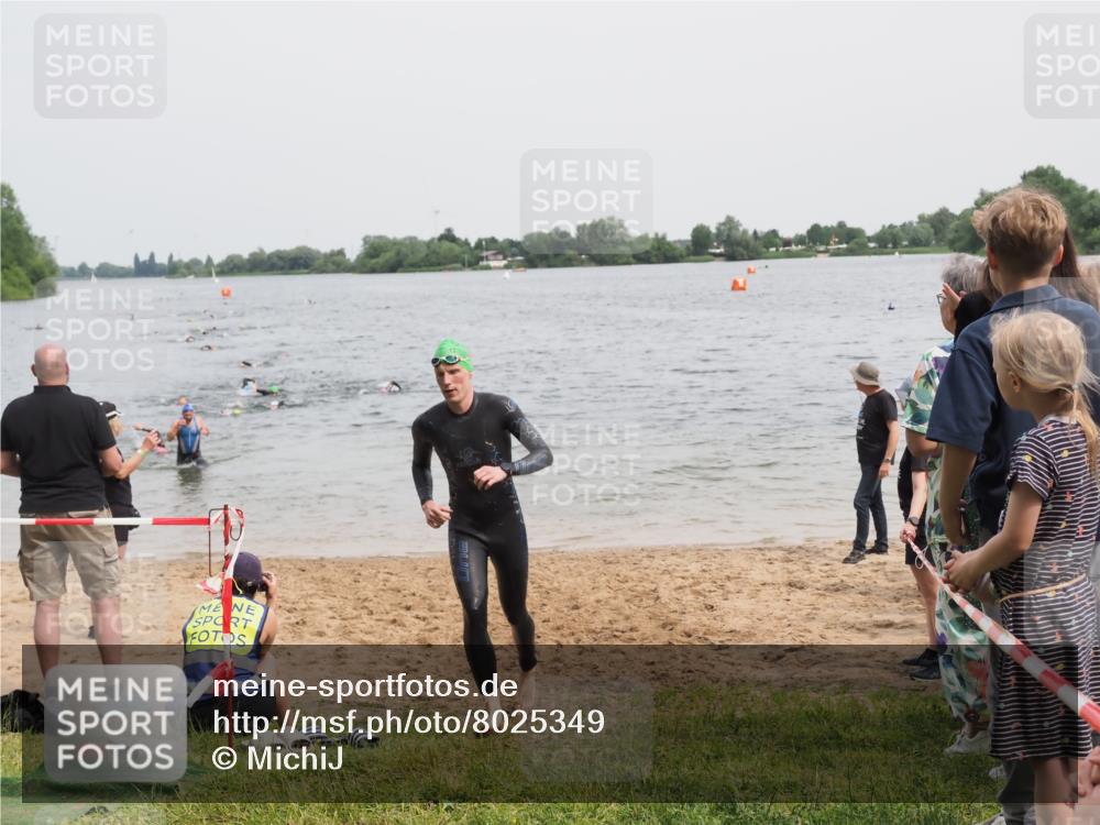 21.06.2025 - 27. Vierlanden-Triathlon MichiJ http://msf.ph/oto/8025349 15.06.2026 10:56:32 Schwimmen 685, 764, 771 meine-sportfotos.de