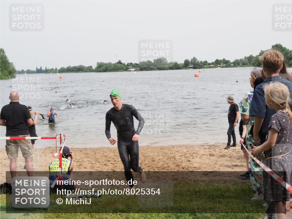 21.06.2025 - 27. Vierlanden-Triathlon MichiJ http://msf.ph/oto/8025354 15.06.2026 10:56:33 Schwimmen 685, 764, 771 meine-sportfotos.de