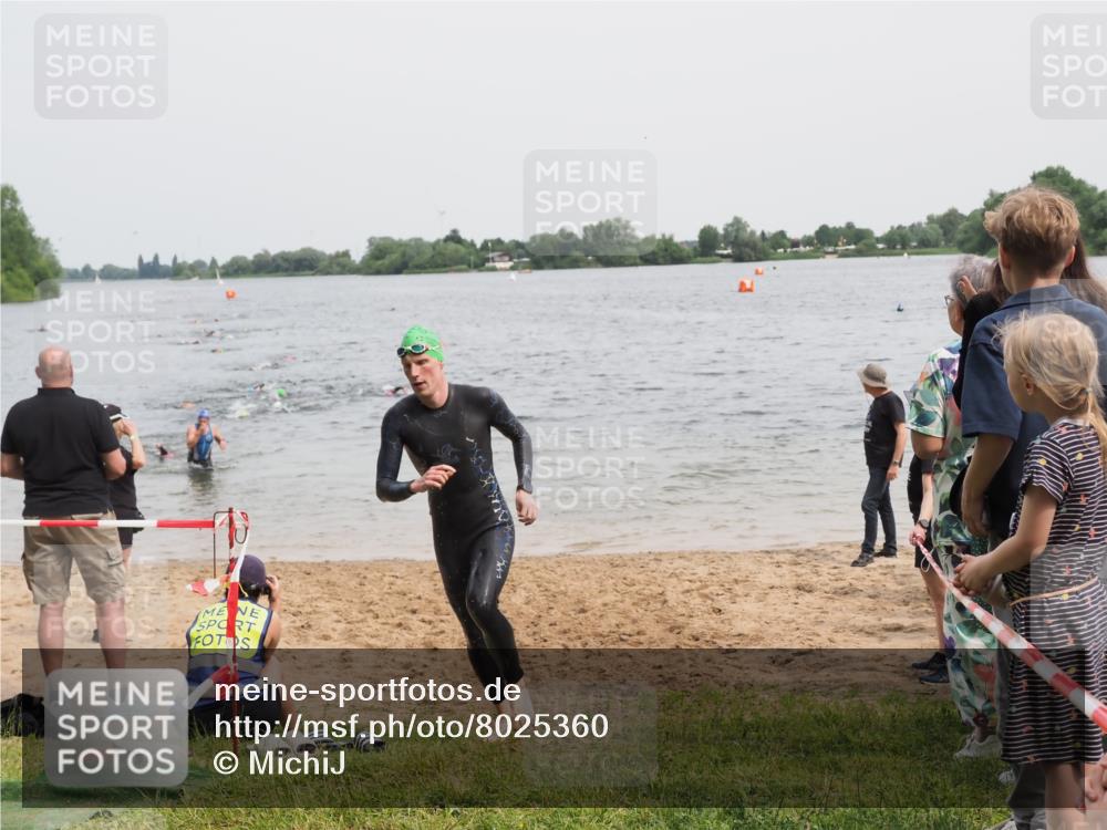 21.06.2025 - 27. Vierlanden-Triathlon MichiJ http://msf.ph/oto/8025360 15.06.2026 10:56:33 Schwimmen 685, 764, 771 meine-sportfotos.de