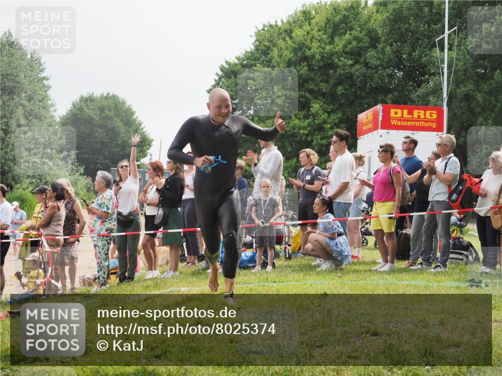15.06.2025 - 27. Vierlanden-Triathlon KatJ http://msf.ph/oto/8025374 15.06.2025 10:58:32 Schwimmen 643, 710, 732, 741 meine-sportfotos.de