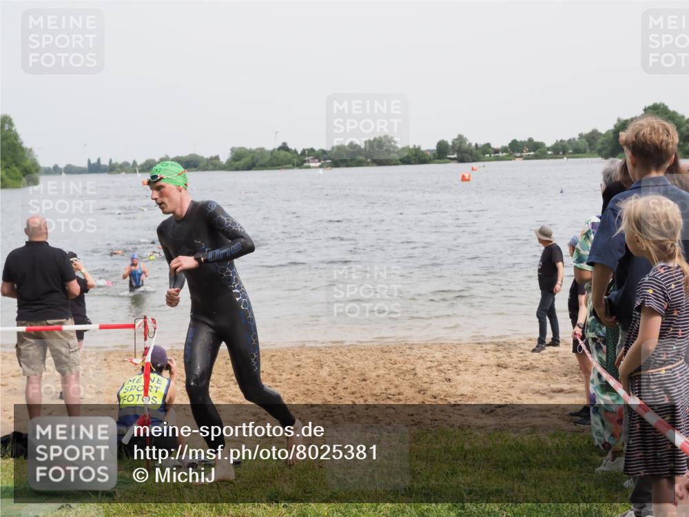 21.06.2025 - 27. Vierlanden-Triathlon MichiJ http://msf.ph/oto/8025381 15.06.2026 10:56:33 Schwimmen 685, 764, 771 meine-sportfotos.de