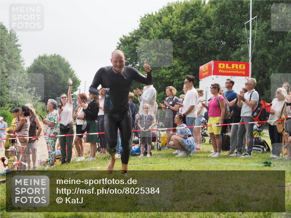 15.06.2025 - 27. Vierlanden-Triathlon KatJ http://msf.ph/oto/8025384 15.06.2025 10:58:32 Schwimmen 643, 710, 732, 741 meine-sportfotos.de