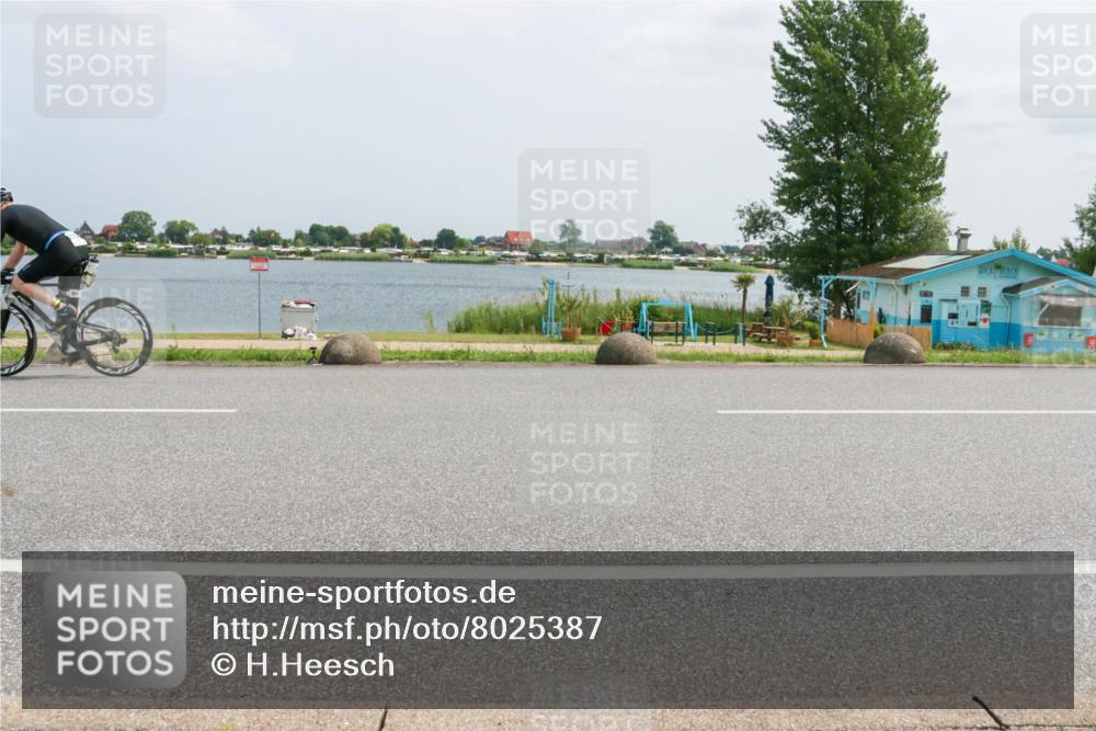 21.06.2025 - 27. Vierlanden-Triathlon H.Heesch http://msf.ph/oto/8025387 15.06.2025 12:06:51 Radfahren 718, 825, 852, 959 meine-sportfotos.de