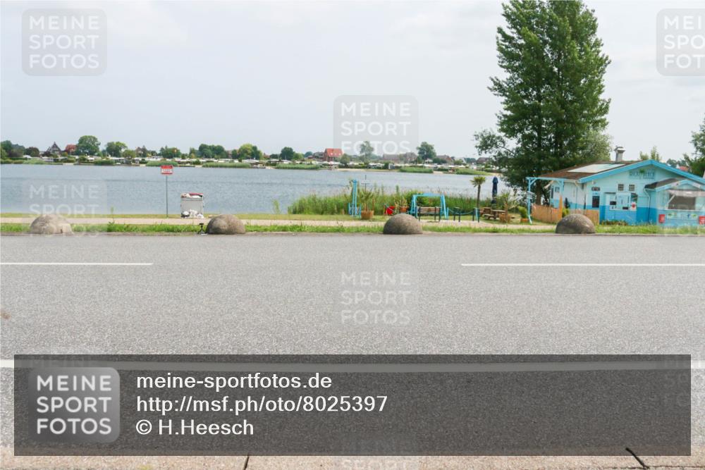 21.06.2025 - 27. Vierlanden-Triathlon H.Heesch http://msf.ph/oto/8025397 15.06.2025 12:06:51 Radfahren 718, 825, 852, 959 meine-sportfotos.de