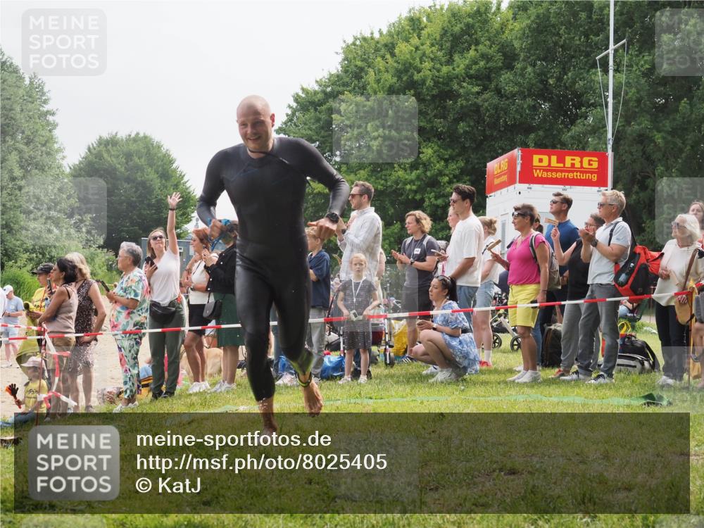 15.06.2025 - 27. Vierlanden-Triathlon KatJ http://msf.ph/oto/8025405 15.06.2025 10:58:32 Schwimmen 643, 710, 732, 741 meine-sportfotos.de