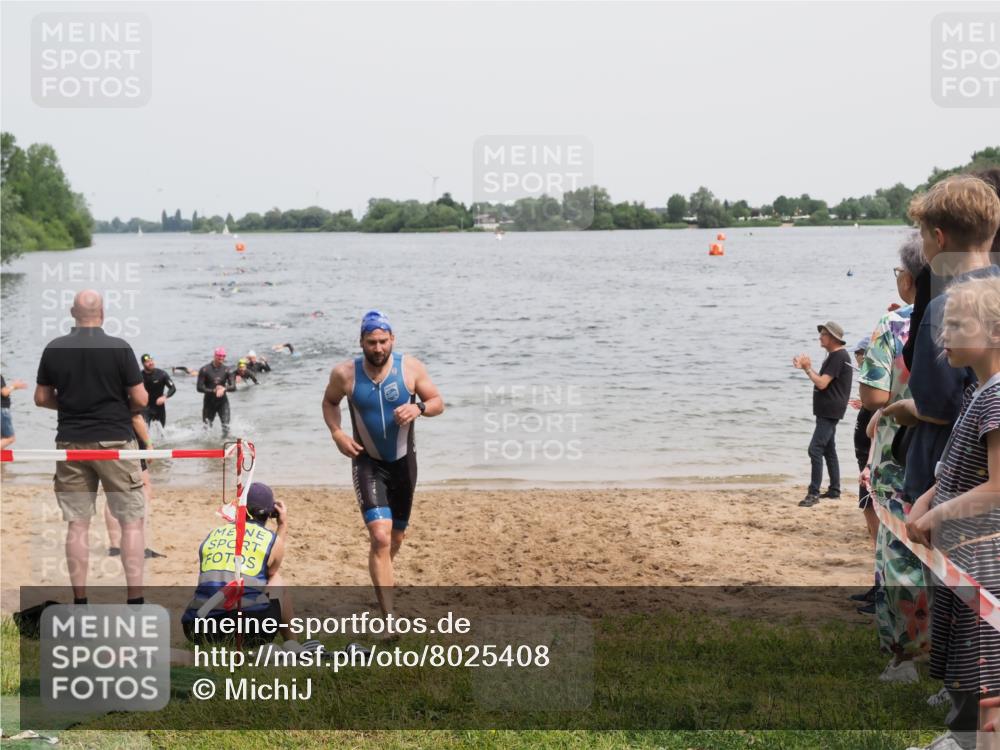 21.06.2025 - 27. Vierlanden-Triathlon MichiJ http://msf.ph/oto/8025408 15.06.2026 10:56:41 Schwimmen 642, 685, 691 meine-sportfotos.de