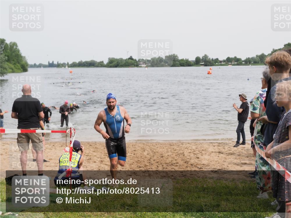 21.06.2025 - 27. Vierlanden-Triathlon MichiJ http://msf.ph/oto/8025413 15.06.2026 10:56:41 Schwimmen 642, 685, 691 meine-sportfotos.de