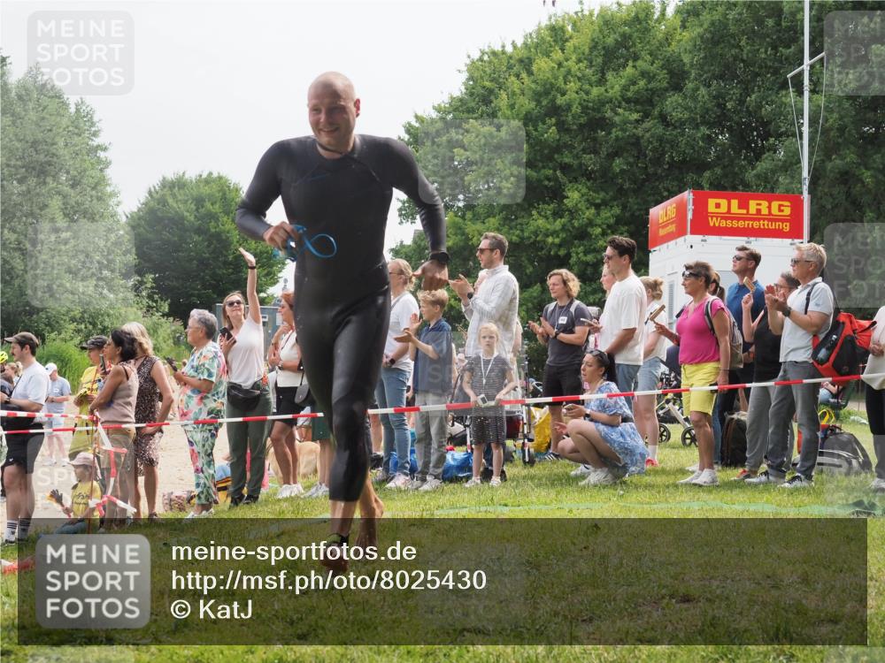 15.06.2025 - 27. Vierlanden-Triathlon KatJ http://msf.ph/oto/8025430 15.06.2025 10:58:33 Schwimmen 643, 710, 732, 741 meine-sportfotos.de