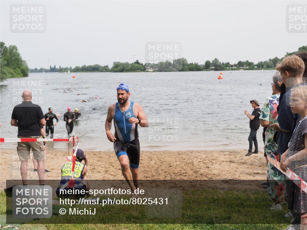 21.06.2025 - 27. Vierlanden-Triathlon MichiJ http://msf.ph/oto/8025431 15.06.2026 10:56:41 Schwimmen 642, 685, 691 meine-sportfotos.de