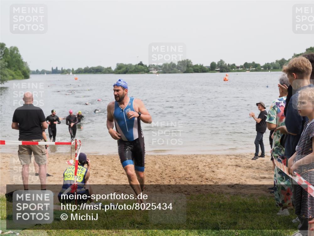 21.06.2025 - 27. Vierlanden-Triathlon MichiJ http://msf.ph/oto/8025434 15.06.2026 10:56:41 Schwimmen 642, 685, 691 meine-sportfotos.de