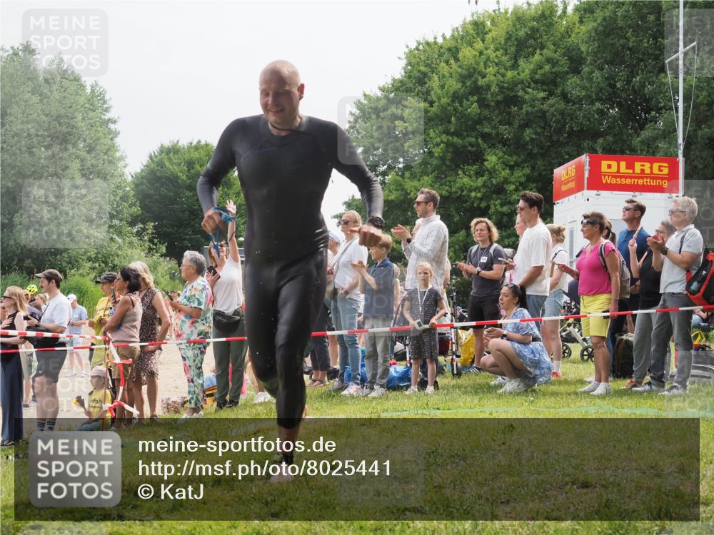 15.06.2025 - 27. Vierlanden-Triathlon KatJ http://msf.ph/oto/8025441 15.06.2025 10:58:33 Schwimmen 643, 710, 732, 741 meine-sportfotos.de