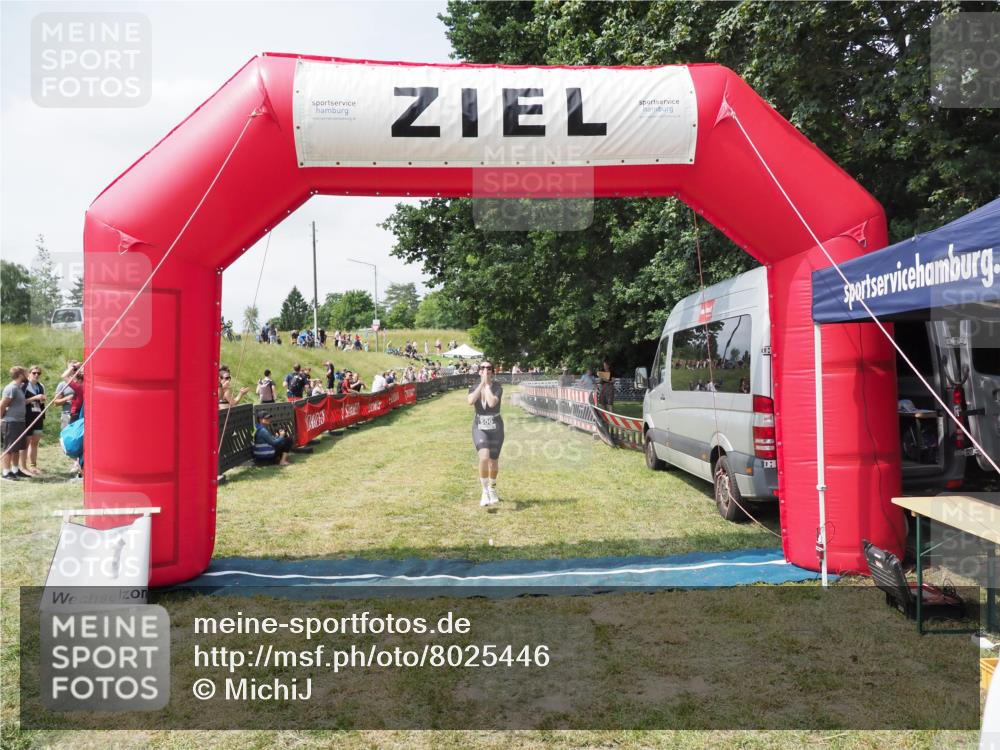 21.06.2025 - 27. Vierlanden-Triathlon MichiJ http://msf.ph/oto/8025446 15.06.2026 11:55:20 Ziel 500 meine-sportfotos.de