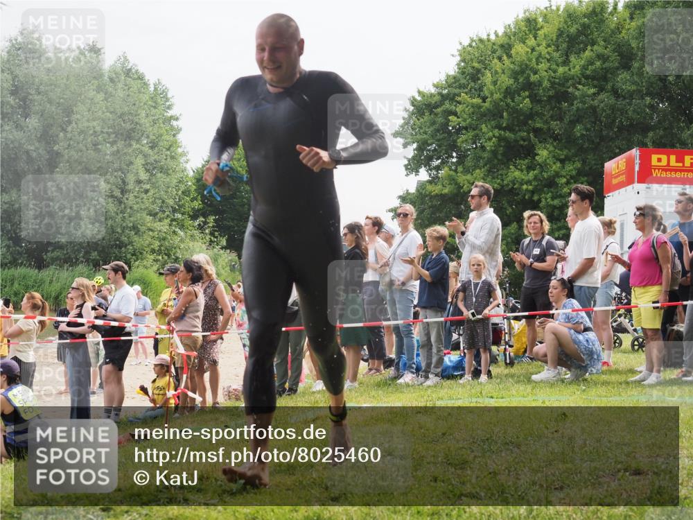 15.06.2025 - 27. Vierlanden-Triathlon KatJ http://msf.ph/oto/8025460 15.06.2025 10:58:33 Schwimmen 643, 710, 732, 741 meine-sportfotos.de