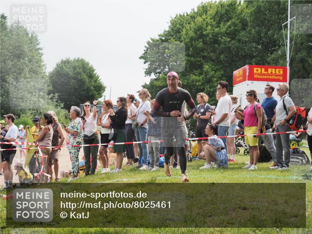 15.06.2025 - 27. Vierlanden-Triathlon KatJ http://msf.ph/oto/8025461 15.06.2025 10:58:36 Schwimmen 636, 643, 667, 732, 741, 747 meine-sportfotos.de