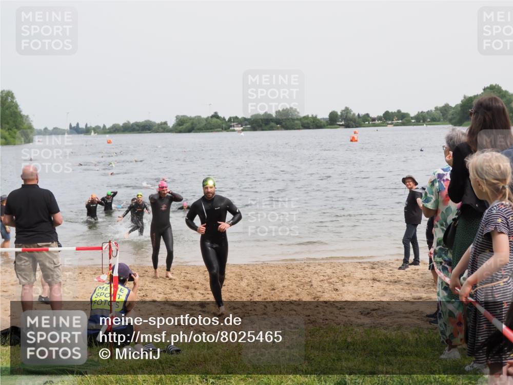 21.06.2025 - 27. Vierlanden-Triathlon MichiJ http://msf.ph/oto/8025465 15.06.2026 10:56:46 Schwimmen 642, 651, 685, 688, 691, 755 meine-sportfotos.de