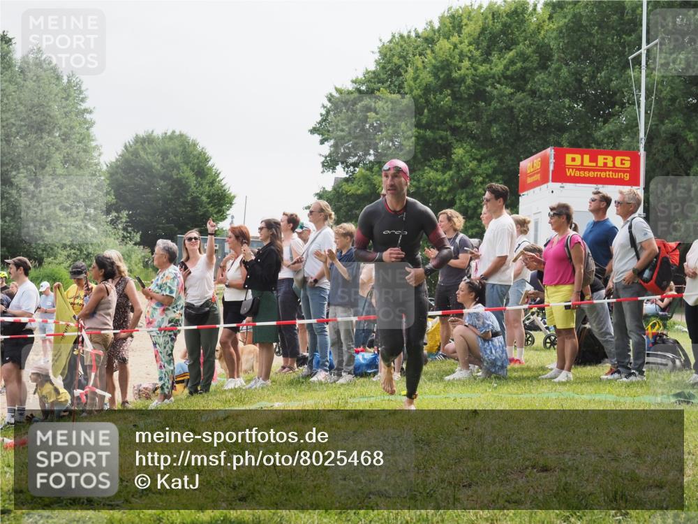 15.06.2025 - 27. Vierlanden-Triathlon KatJ http://msf.ph/oto/8025468 15.06.2025 10:58:36 Schwimmen 636, 643, 667, 732, 741, 747 meine-sportfotos.de