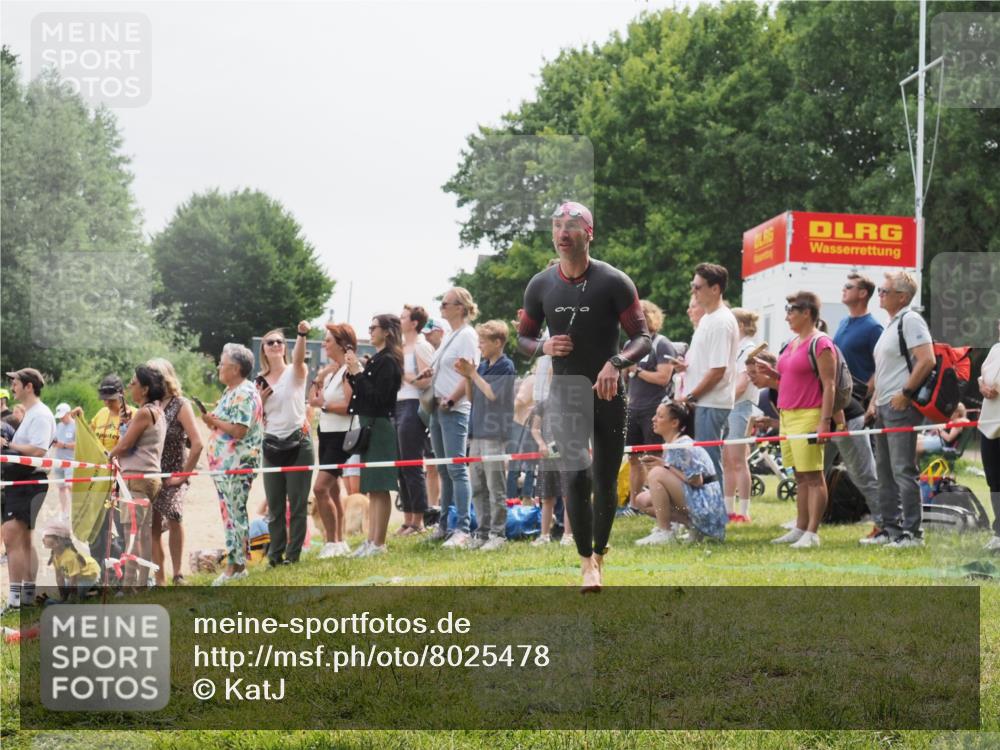 15.06.2025 - 27. Vierlanden-Triathlon KatJ http://msf.ph/oto/8025478 15.06.2025 10:58:36 Schwimmen 636, 643, 667, 732, 741, 747 meine-sportfotos.de