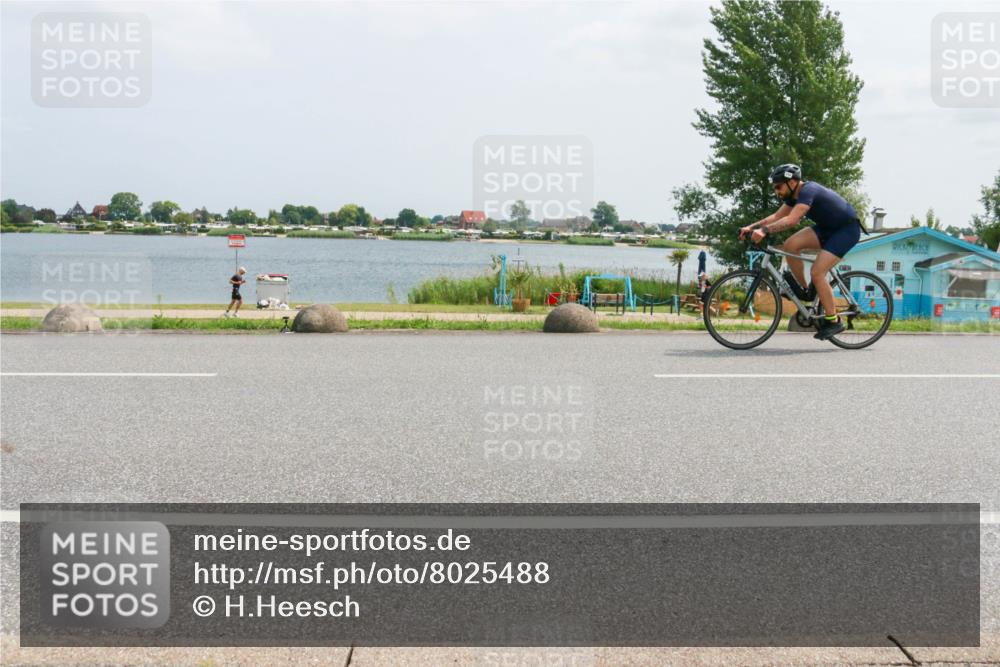 21.06.2025 - 27. Vierlanden-Triathlon H.Heesch http://msf.ph/oto/8025488 15.06.2025 12:06:58 Radfahren 718, 719, 825, 879, 950, 959 meine-sportfotos.de