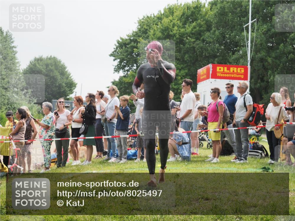 15.06.2025 - 27. Vierlanden-Triathlon KatJ http://msf.ph/oto/8025497 15.06.2025 10:58:37 Schwimmen 636, 643, 667, 684, 732, 741, 747 meine-sportfotos.de