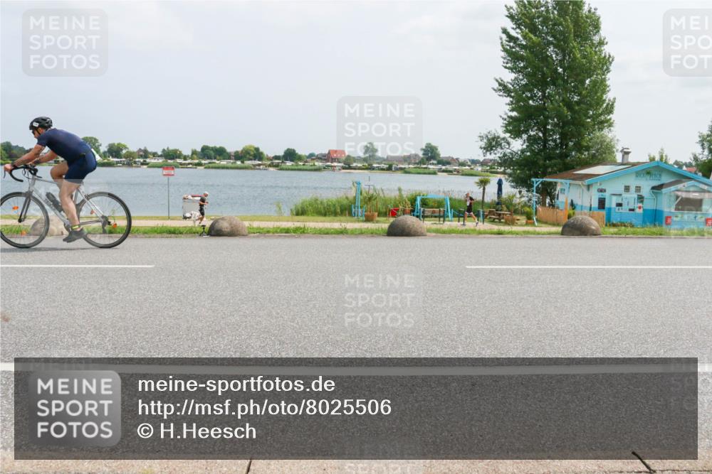 21.06.2025 - 27. Vierlanden-Triathlon H.Heesch http://msf.ph/oto/8025506 15.06.2025 12:06:58 Radfahren 718, 719, 825, 879, 950, 959 meine-sportfotos.de
