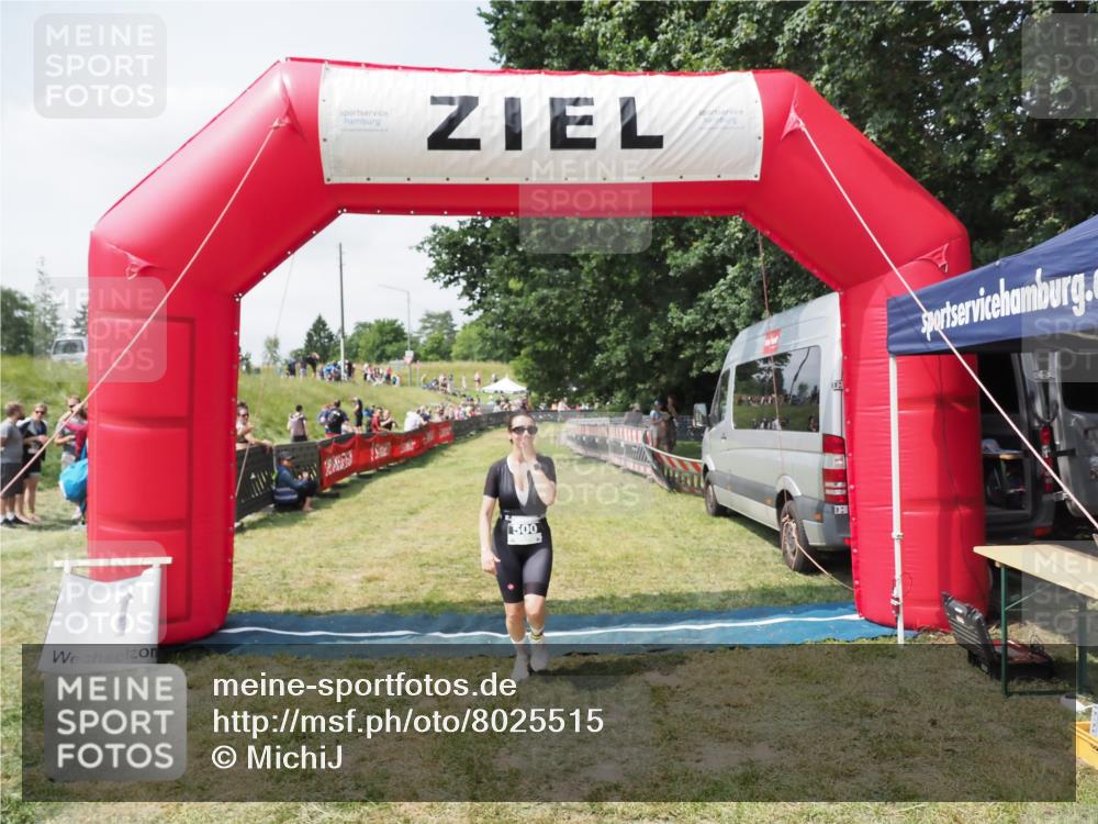 21.06.2025 - 27. Vierlanden-Triathlon MichiJ http://msf.ph/oto/8025515 15.06.2026 11:55:21 Ziel 500 meine-sportfotos.de