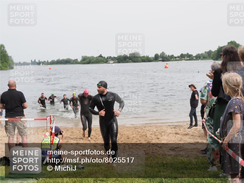 21.06.2025 - 27. Vierlanden-Triathlon MichiJ http://msf.ph/oto/8025517 15.06.2026 10:56:47 Schwimmen 642, 651, 685, 688, 691, 755 meine-sportfotos.de