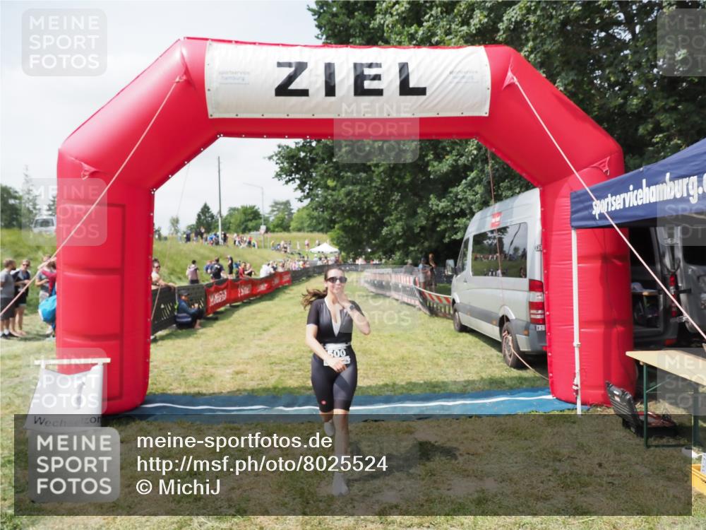 21.06.2025 - 27. Vierlanden-Triathlon MichiJ http://msf.ph/oto/8025524 15.06.2026 11:55:22 Ziel 500 meine-sportfotos.de