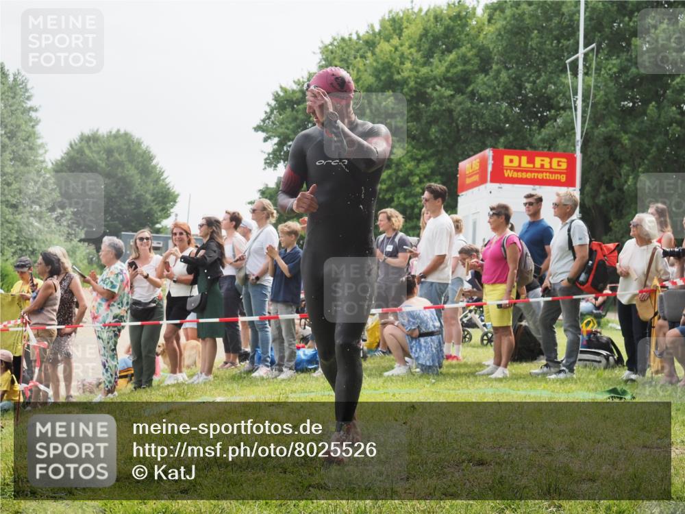 15.06.2025 - 27. Vierlanden-Triathlon KatJ http://msf.ph/oto/8025526 15.06.2025 10:58:37 Schwimmen 636, 643, 667, 684, 732, 741, 747 meine-sportfotos.de