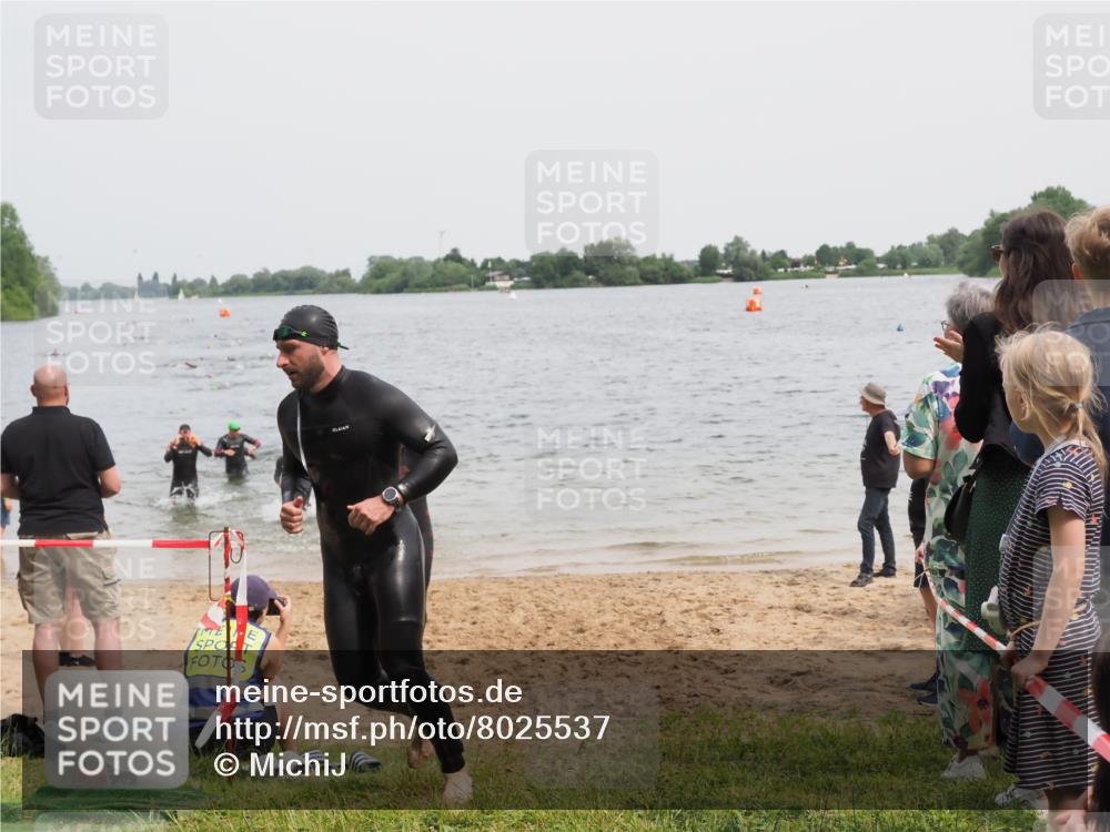 21.06.2025 - 27. Vierlanden-Triathlon MichiJ http://msf.ph/oto/8025537 15.06.2026 10:56:48 Schwimmen 642, 651, 685, 688, 691, 755 meine-sportfotos.de