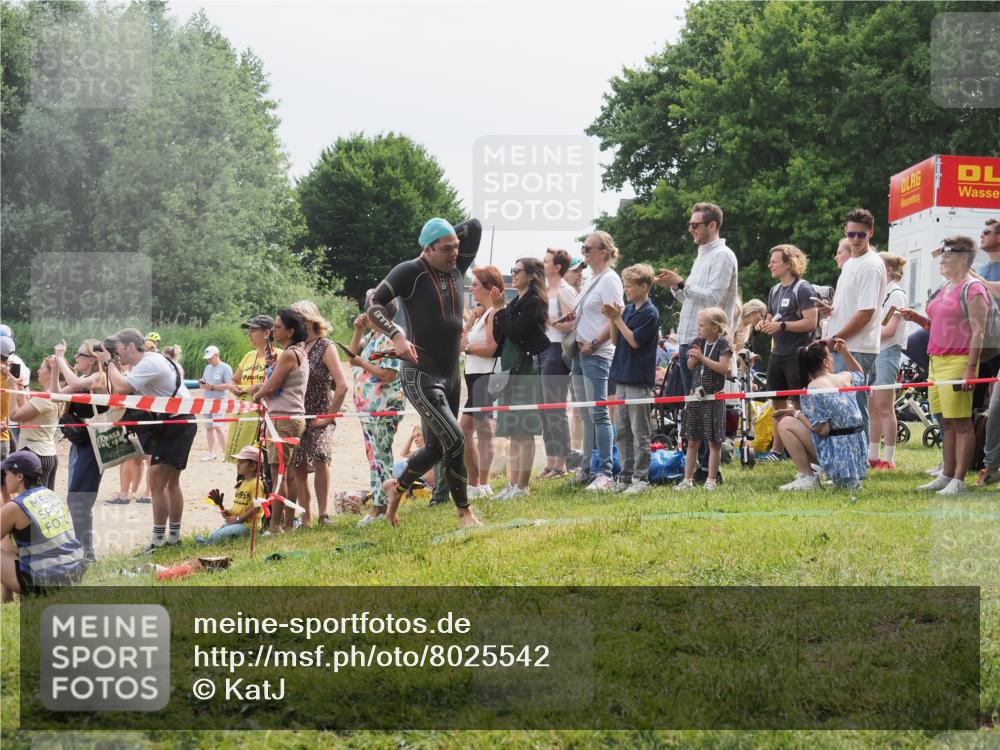15.06.2025 - 27. Vierlanden-Triathlon KatJ http://msf.ph/oto/8025542 15.06.2025 10:58:40 Schwimmen 636, 643, 667, 684, 732, 747 meine-sportfotos.de