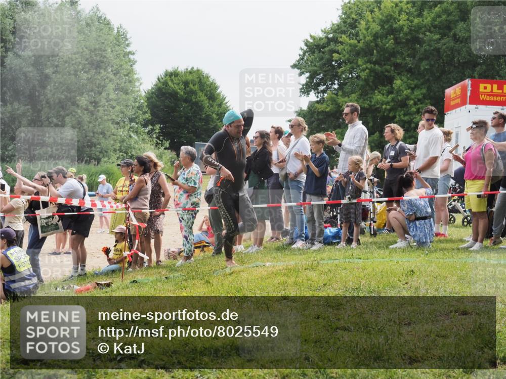 15.06.2025 - 27. Vierlanden-Triathlon KatJ http://msf.ph/oto/8025549 15.06.2025 10:58:40 Schwimmen 636, 643, 667, 684, 732, 747 meine-sportfotos.de