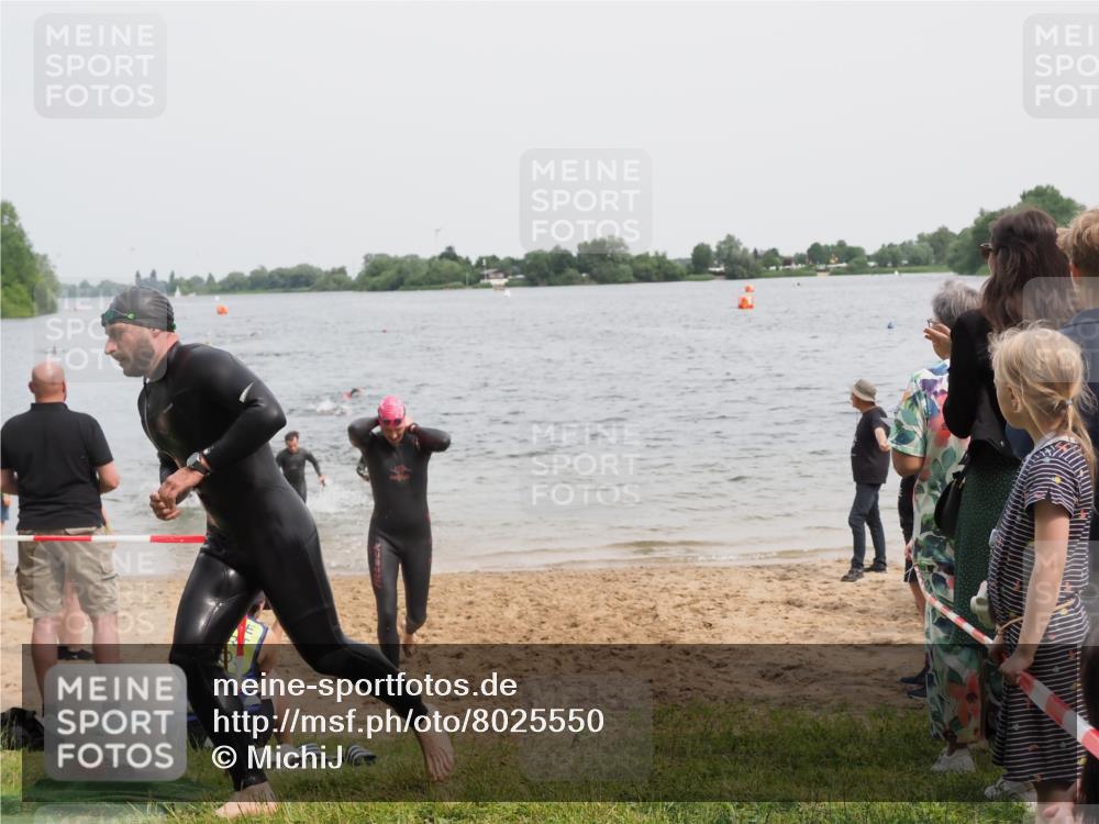 21.06.2025 - 27. Vierlanden-Triathlon MichiJ http://msf.ph/oto/8025550 15.06.2026 10:56:48 Schwimmen 642, 651, 685, 688, 691, 755 meine-sportfotos.de