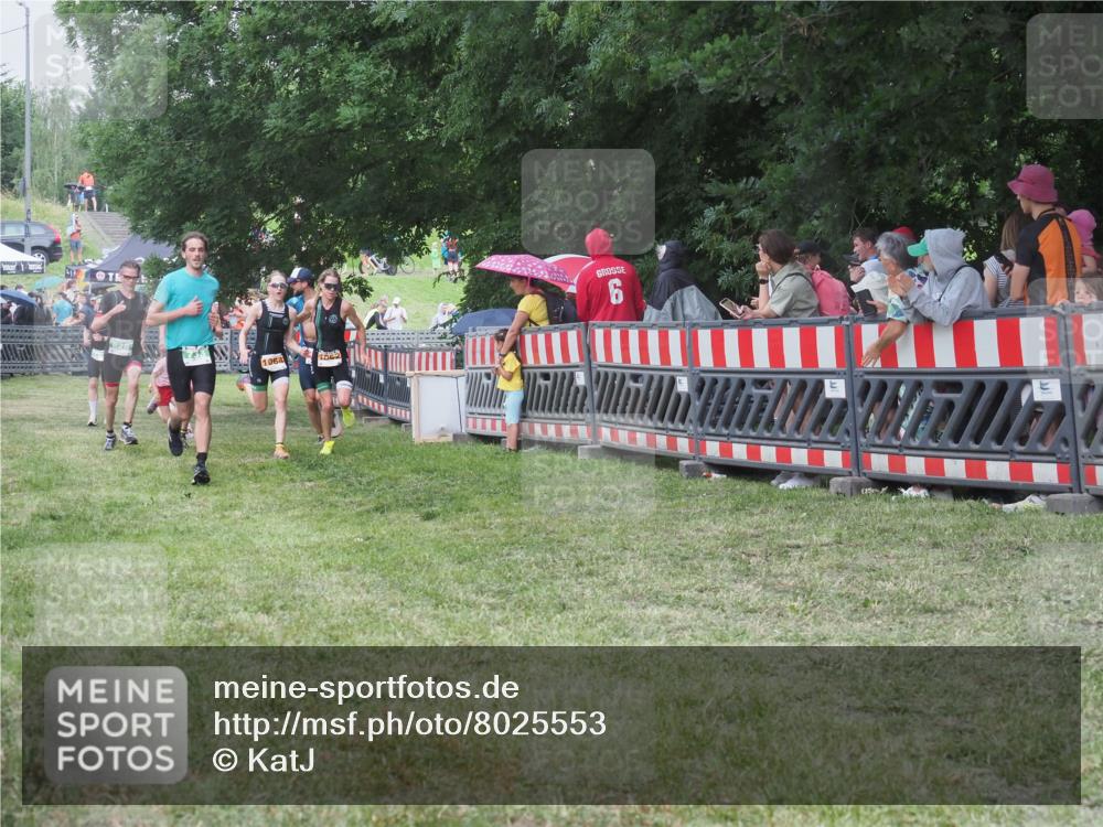 21.06.2025 - 27. Vierlanden-Triathlon KatJ http://msf.ph/oto/8025553 15.06.2025 13:28:19 Ziel 113, 733, 751, 828, 1062, 1063, 1064 meine-sportfotos.de