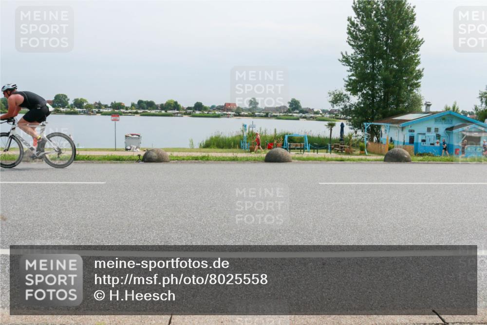 15.06.2025 - 27. Vierlanden-Triathlon H.Heesch http://msf.ph/oto/8025558 15.06.2025 11:16:57 Radfahren 787, 857, 874 meine-sportfotos.de