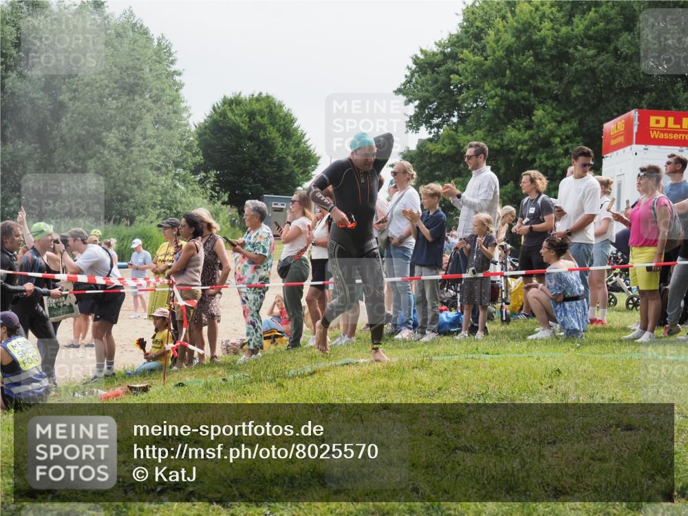 15.06.2025 - 27. Vierlanden-Triathlon KatJ http://msf.ph/oto/8025570 15.06.2025 10:58:40 Schwimmen 636, 643, 667, 684, 732, 747 meine-sportfotos.de
