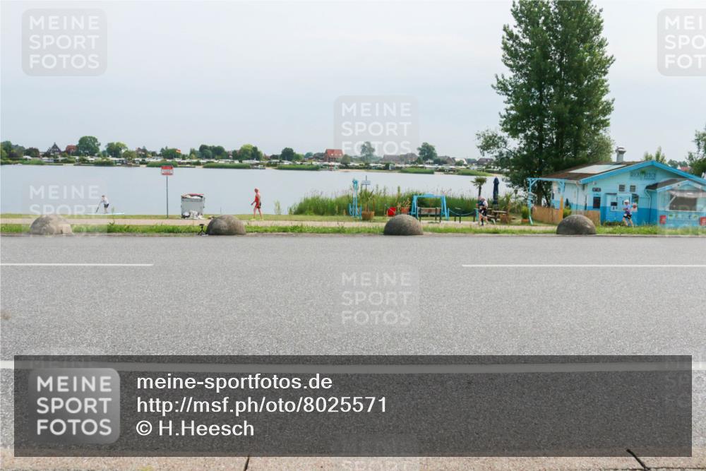 15.06.2025 - 27. Vierlanden-Triathlon H.Heesch http://msf.ph/oto/8025571 15.06.2025 11:17:01 Radfahren 787, 857, 874 meine-sportfotos.de