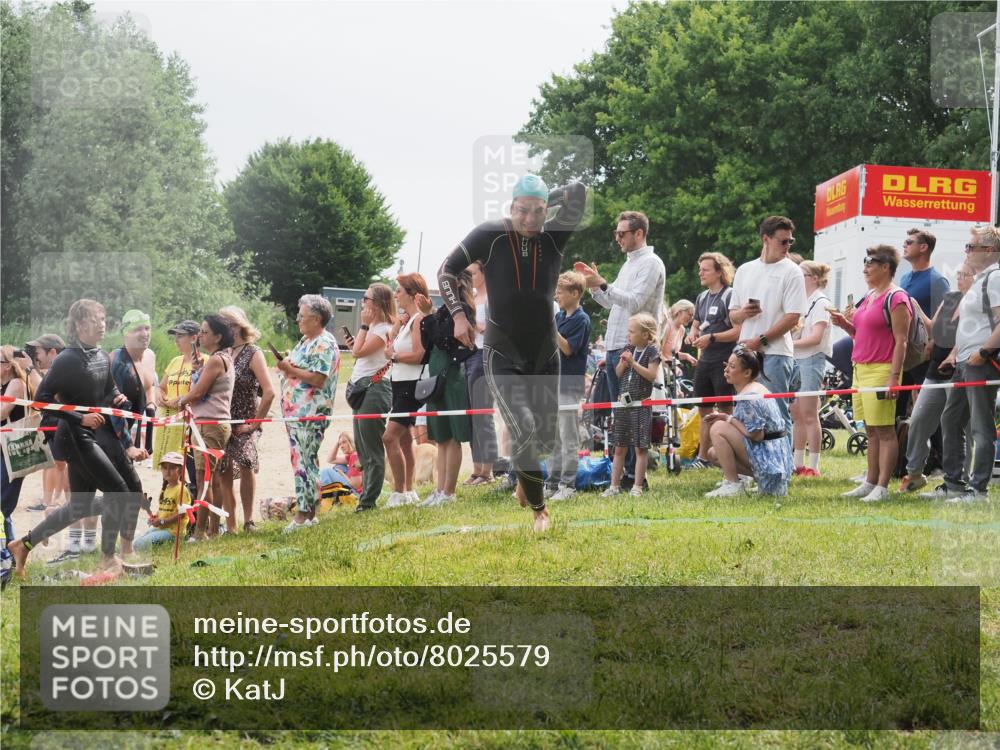 15.06.2025 - 27. Vierlanden-Triathlon KatJ http://msf.ph/oto/8025579 15.06.2025 10:58:41 Schwimmen 636, 667, 684, 732, 747 meine-sportfotos.de