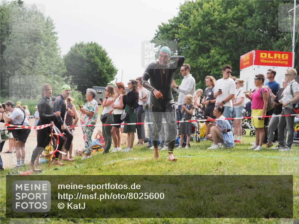 15.06.2025 - 27. Vierlanden-Triathlon KatJ http://msf.ph/oto/8025600 15.06.2025 10:58:41 Schwimmen 636, 667, 684, 732, 747 meine-sportfotos.de