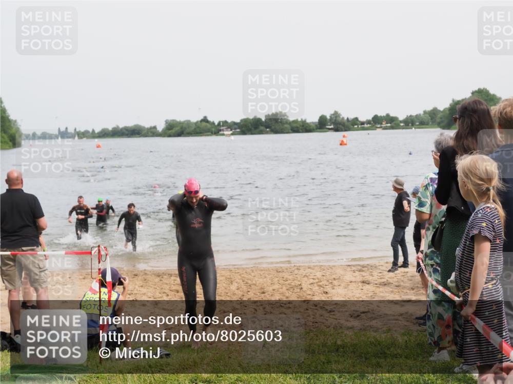 21.06.2025 - 27. Vierlanden-Triathlon MichiJ http://msf.ph/oto/8025603 15.06.2026 10:56:49 Schwimmen 642, 651, 688, 691, 755 meine-sportfotos.de