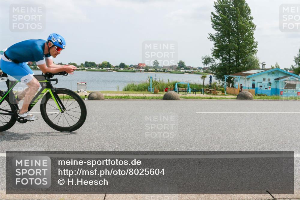 21.06.2025 - 27. Vierlanden-Triathlon H.Heesch http://msf.ph/oto/8025604 15.06.2025 12:07:20 Radfahren 662, 749, 867, 869 meine-sportfotos.de