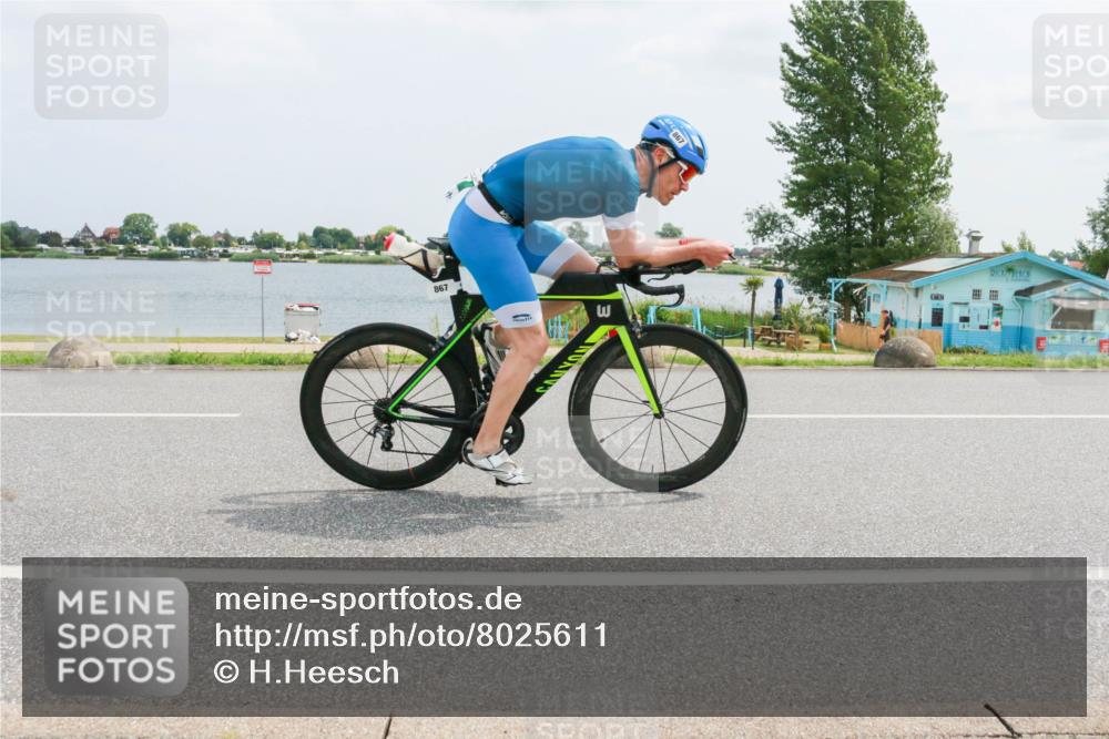 21.06.2025 - 27. Vierlanden-Triathlon H.Heesch http://msf.ph/oto/8025611 15.06.2025 12:07:21 Radfahren 662, 749, 867, 869 meine-sportfotos.de