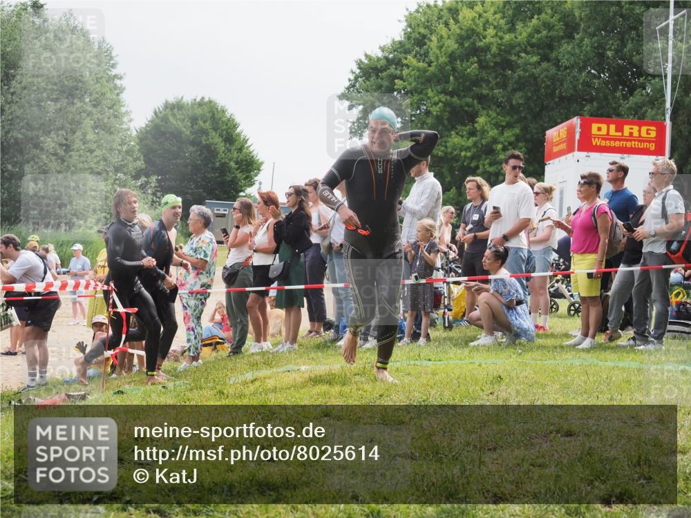 15.06.2025 - 27. Vierlanden-Triathlon KatJ http://msf.ph/oto/8025614 15.06.2025 10:58:41 Schwimmen 636, 667, 684, 732, 747 meine-sportfotos.de