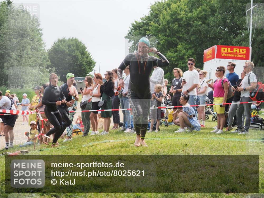 15.06.2025 - 27. Vierlanden-Triathlon KatJ http://msf.ph/oto/8025621 15.06.2025 10:58:41 Schwimmen 636, 667, 684, 732, 747 meine-sportfotos.de