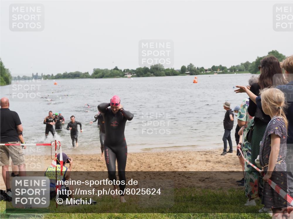 21.06.2025 - 27. Vierlanden-Triathlon MichiJ http://msf.ph/oto/8025624 15.06.2026 10:56:50 Schwimmen 642, 651, 688, 691, 755 meine-sportfotos.de