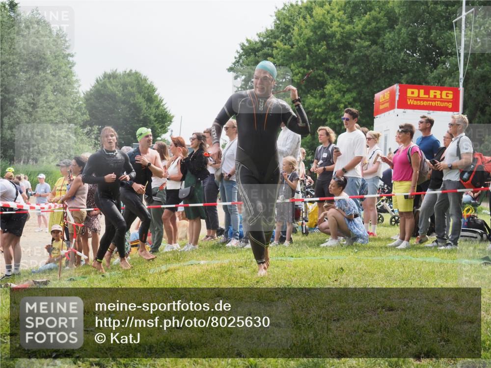 15.06.2025 - 27. Vierlanden-Triathlon KatJ http://msf.ph/oto/8025630 15.06.2025 10:58:41 Schwimmen 636, 667, 684, 732, 747 meine-sportfotos.de