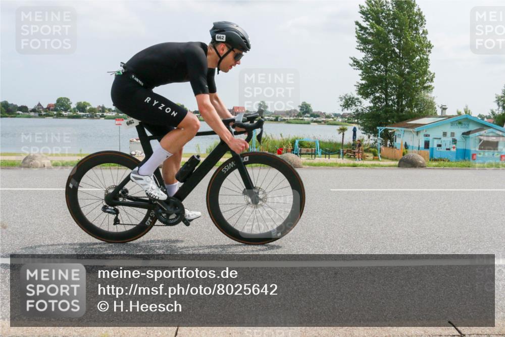 21.06.2025 - 27. Vierlanden-Triathlon H.Heesch http://msf.ph/oto/8025642 15.06.2025 12:07:23 Radfahren 662, 867, 869 meine-sportfotos.de